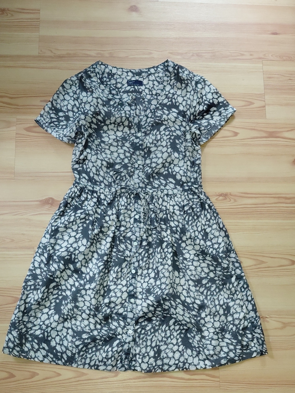 GAP 100% Cotton Grey and Cream Button-Front Short Sleeve Dress